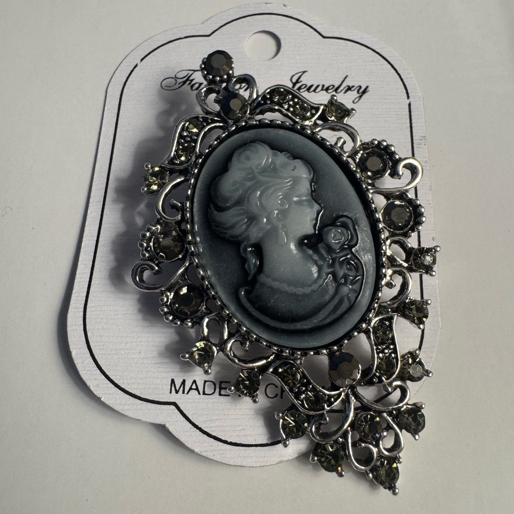 New Fashion Jewelry Cameo brooch - charcoal grey